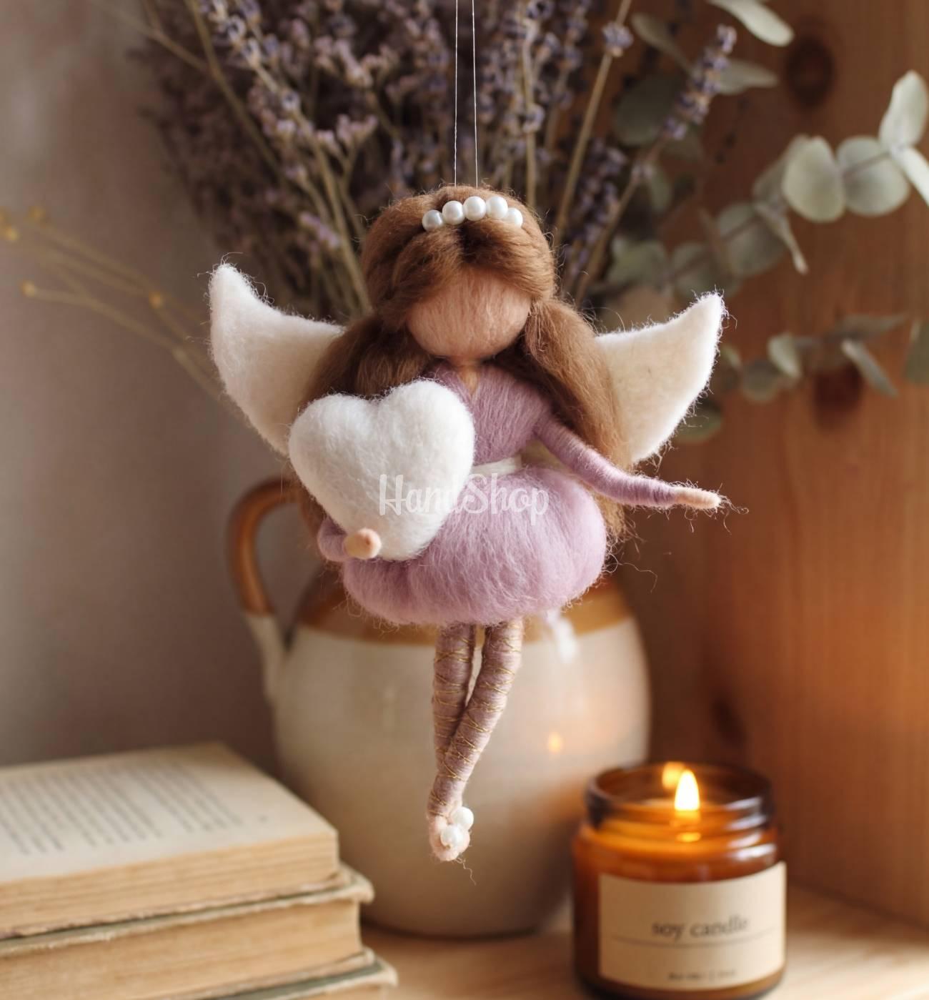 Лялька ангел з крилами підвіска валентинка з білим сердечком Лялька ангел з крилами підвіска валентинка з білим сердечком