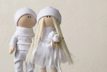 Особливий подарунок молодятам - весільна пара текстильних ляльок тільд у святкових білосніжних образах Особливий подарунок молодятам - весільна пара текстильних ляльок тільд у святкових білосніжних образах