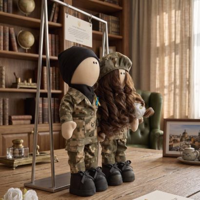 Весільна текстильна пара ляльки тільди у військові мілітарі формі