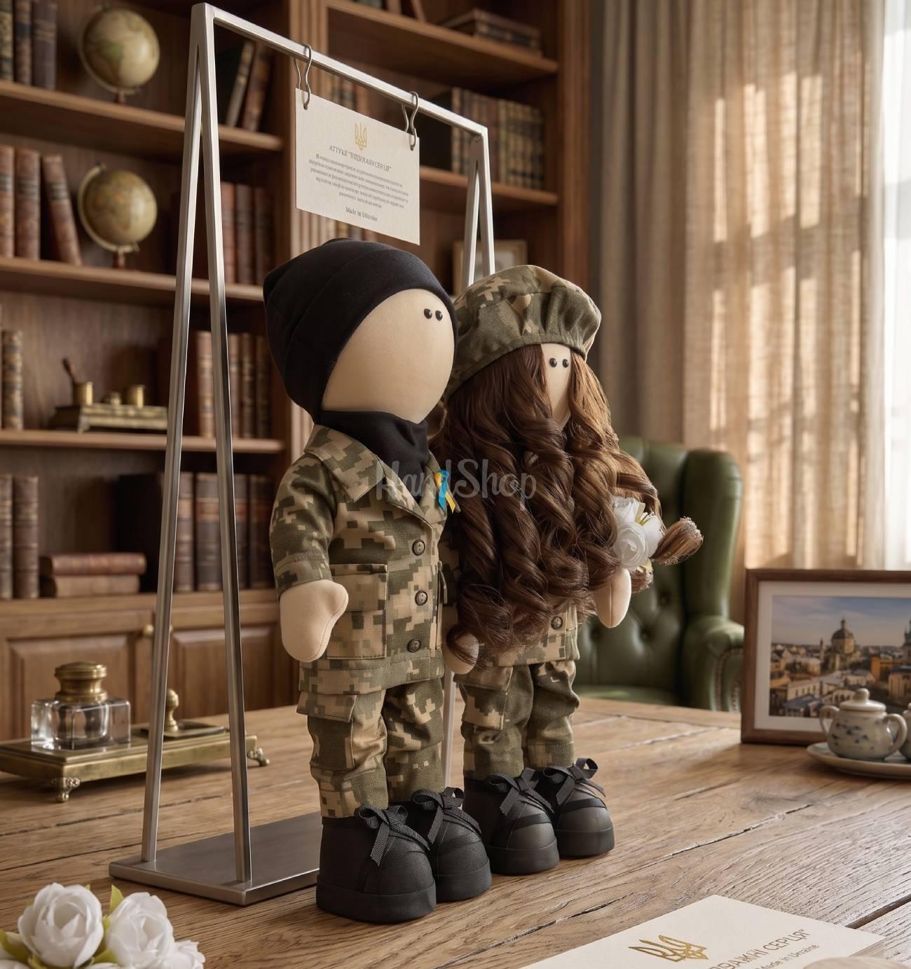 Весільна текстильна пара ляльки тільди у військові мілітарі формі Весільна текстильна пара ляльки тільди у військові мілітарі формі