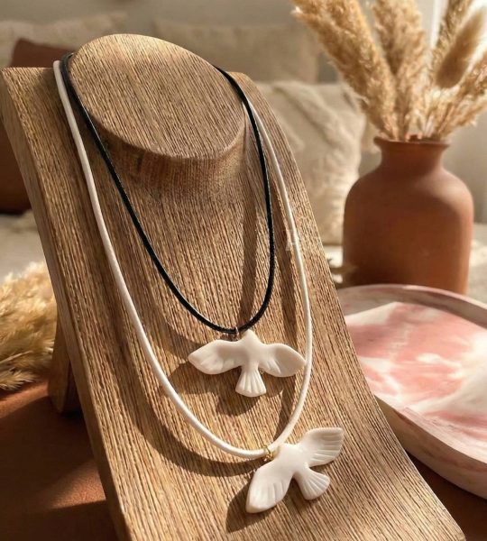 Авторський кулон біла горлиця на шнурі з полімерної глини