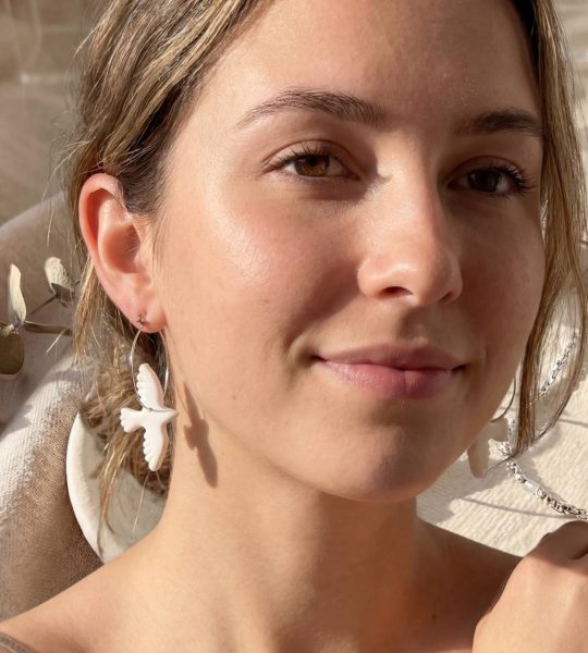 Жіночі сережки білі пташки голубки з полімерної глини