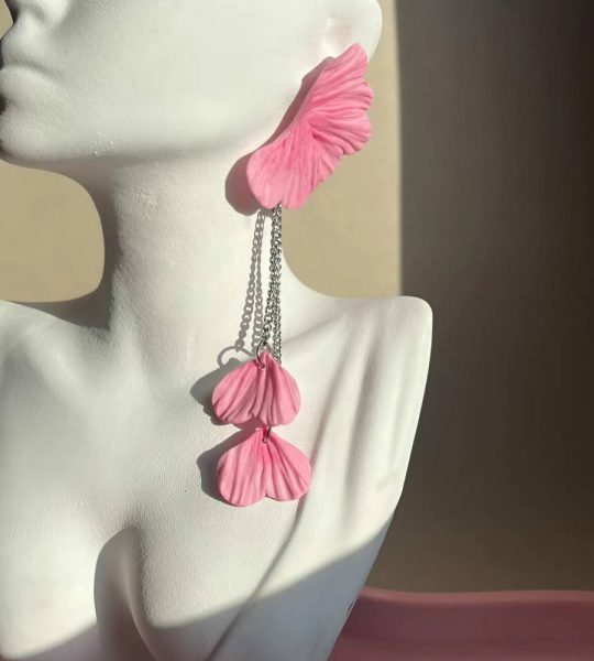 Авторські довгі сережки рожеві пелюстки полімерна глина