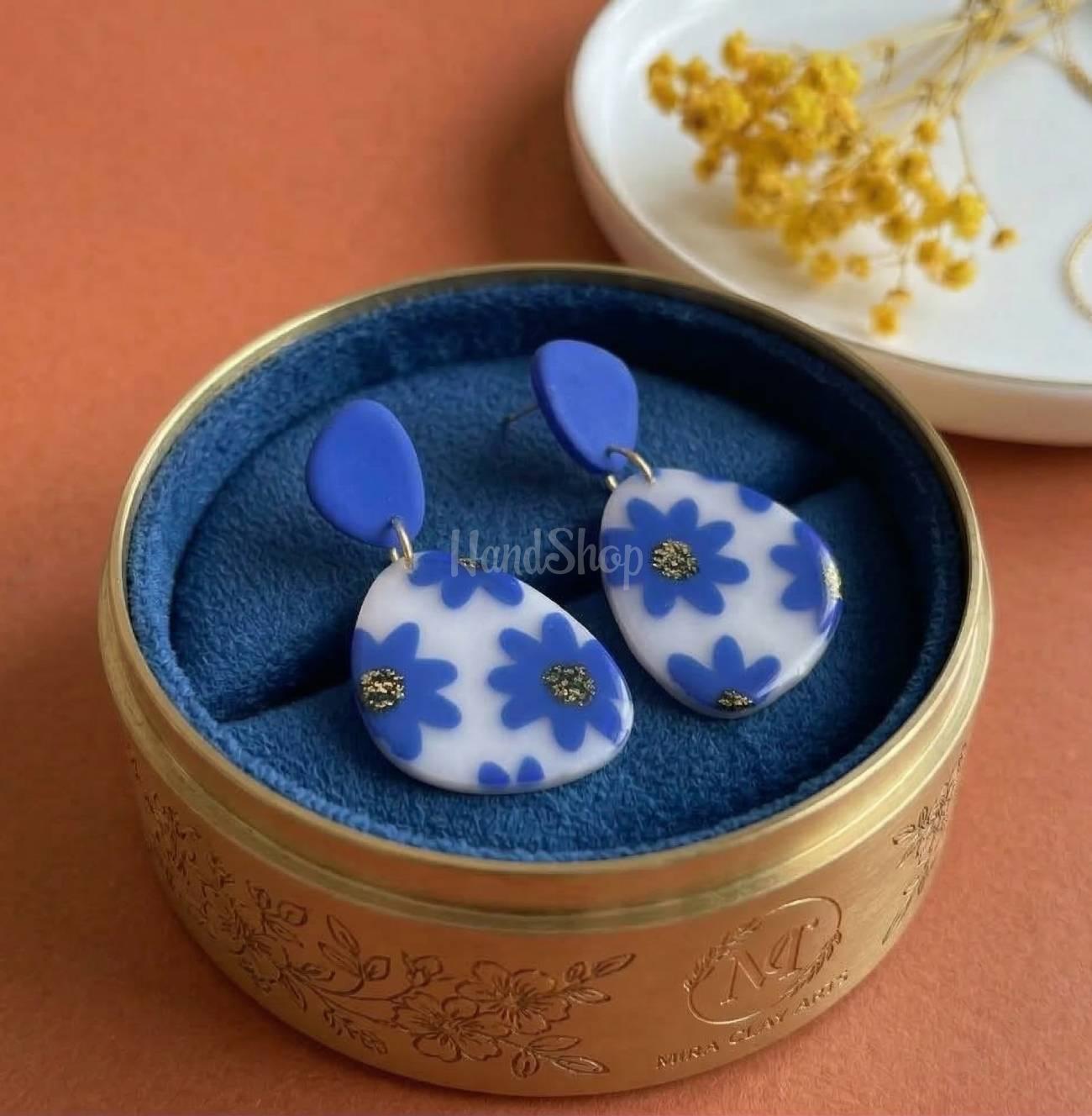 Жіночі овальні сині сережки з квітами, полімерна глина Жіночі овальні сині сережки з квітами, полімерна глина