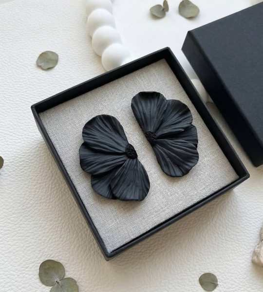 Жіночі сережки чорна квітка половинки полімерна глина