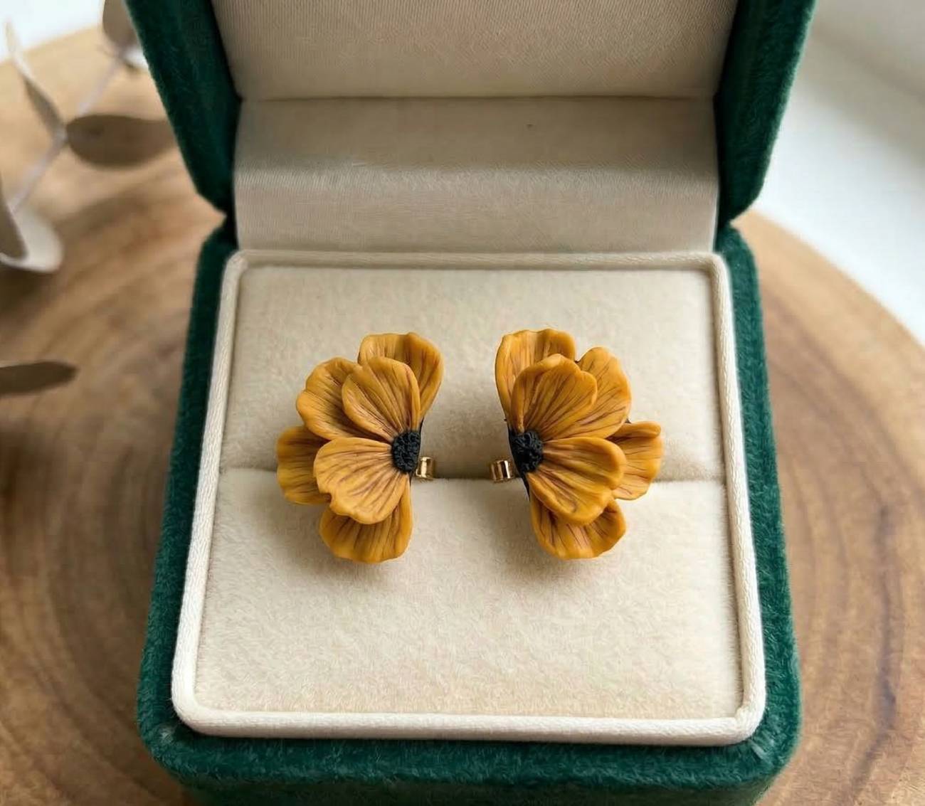 Вишукані сережки ручної роботи у теплих теракотових кольорах - стильний весняний подарунок для мами, сестри або коханої