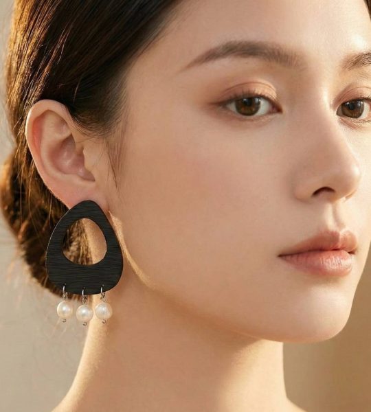 Авторські сережки геометричні овальні чорні річкові перли