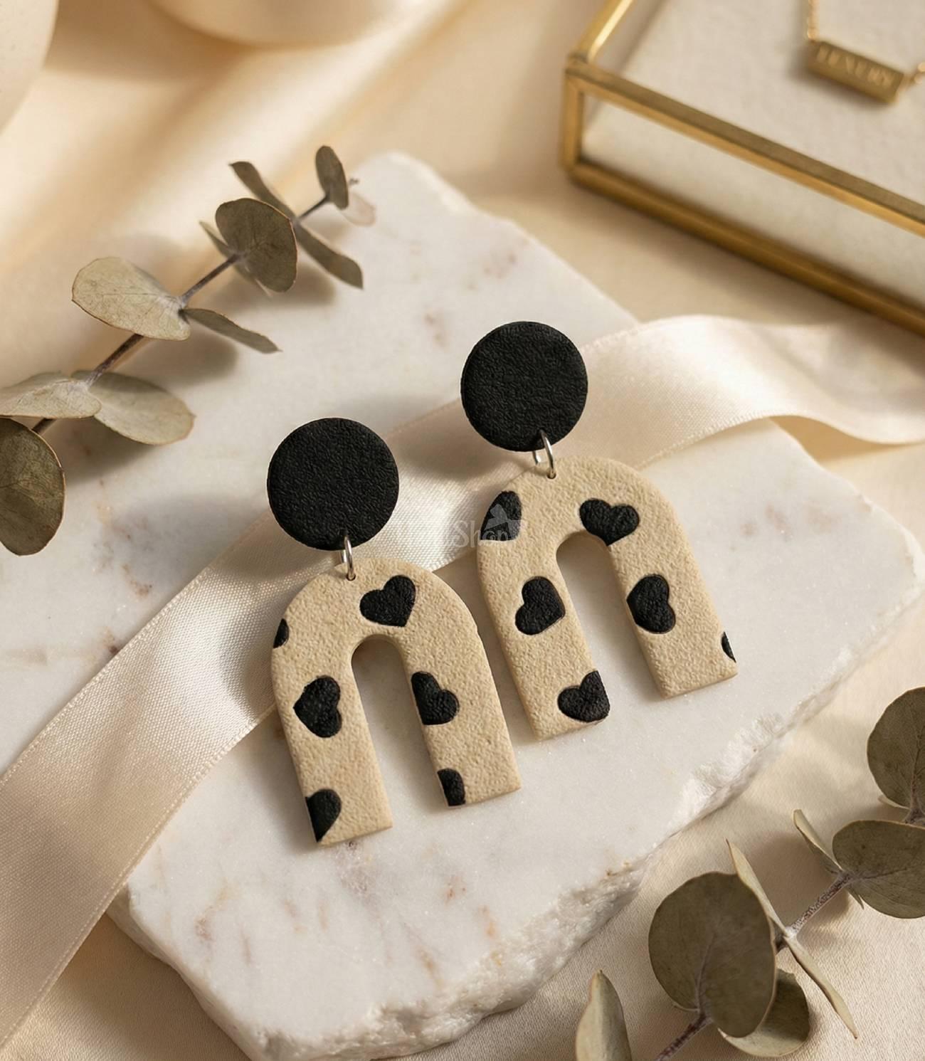 Стильні авторські сережки сердечка полімерна глина Стильні авторські сережки сердечка полімерна глина