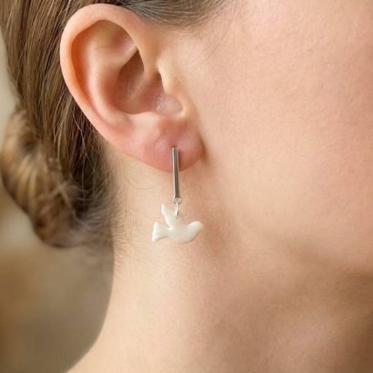 Авторські сережки білі голубки миру з полімерної глини