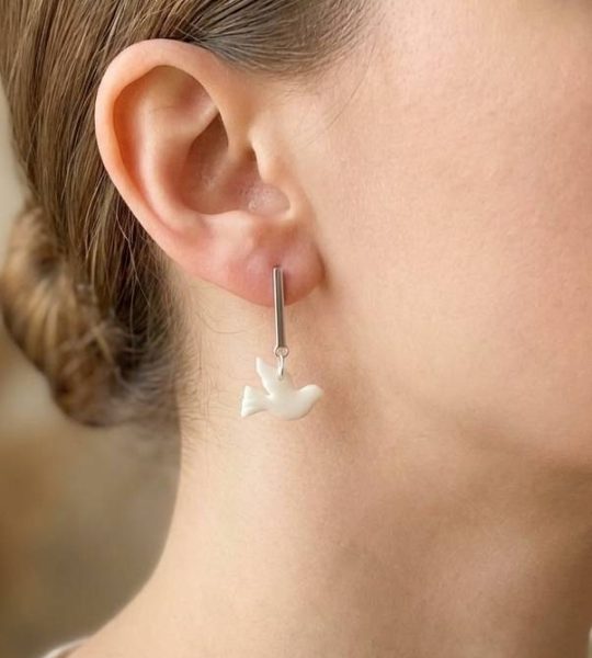 Авторські сережки білі голубки миру з полімерної глини