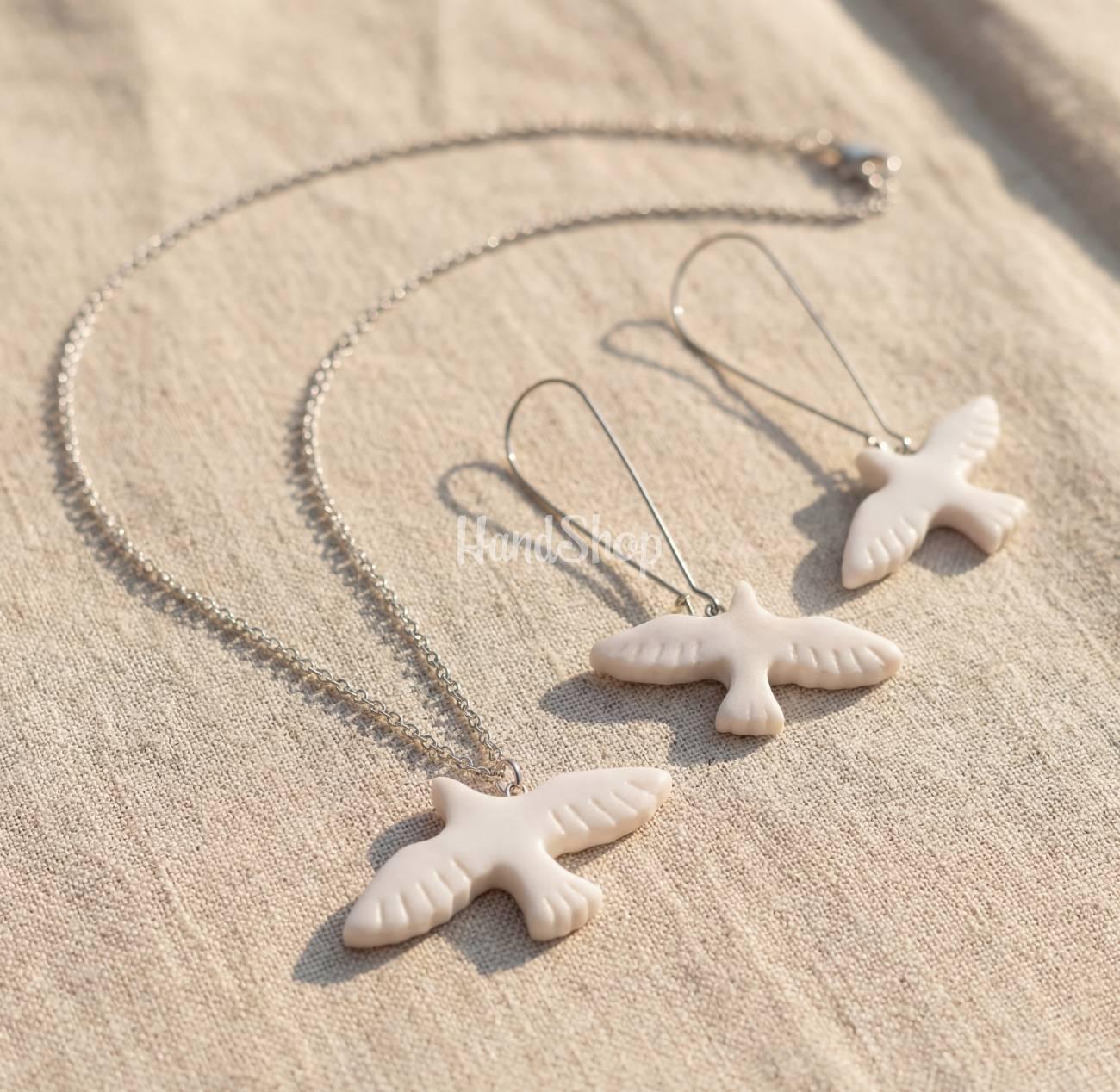 Комплект сережки та кулон голубки з полімерної глини Комплект сережки та кулон голубки з полімерної глини