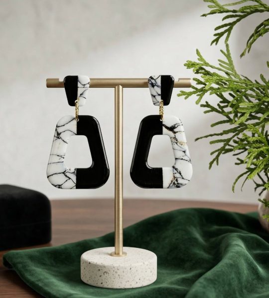 Стильні геометричні чорно-білі сережки з полімерної глини