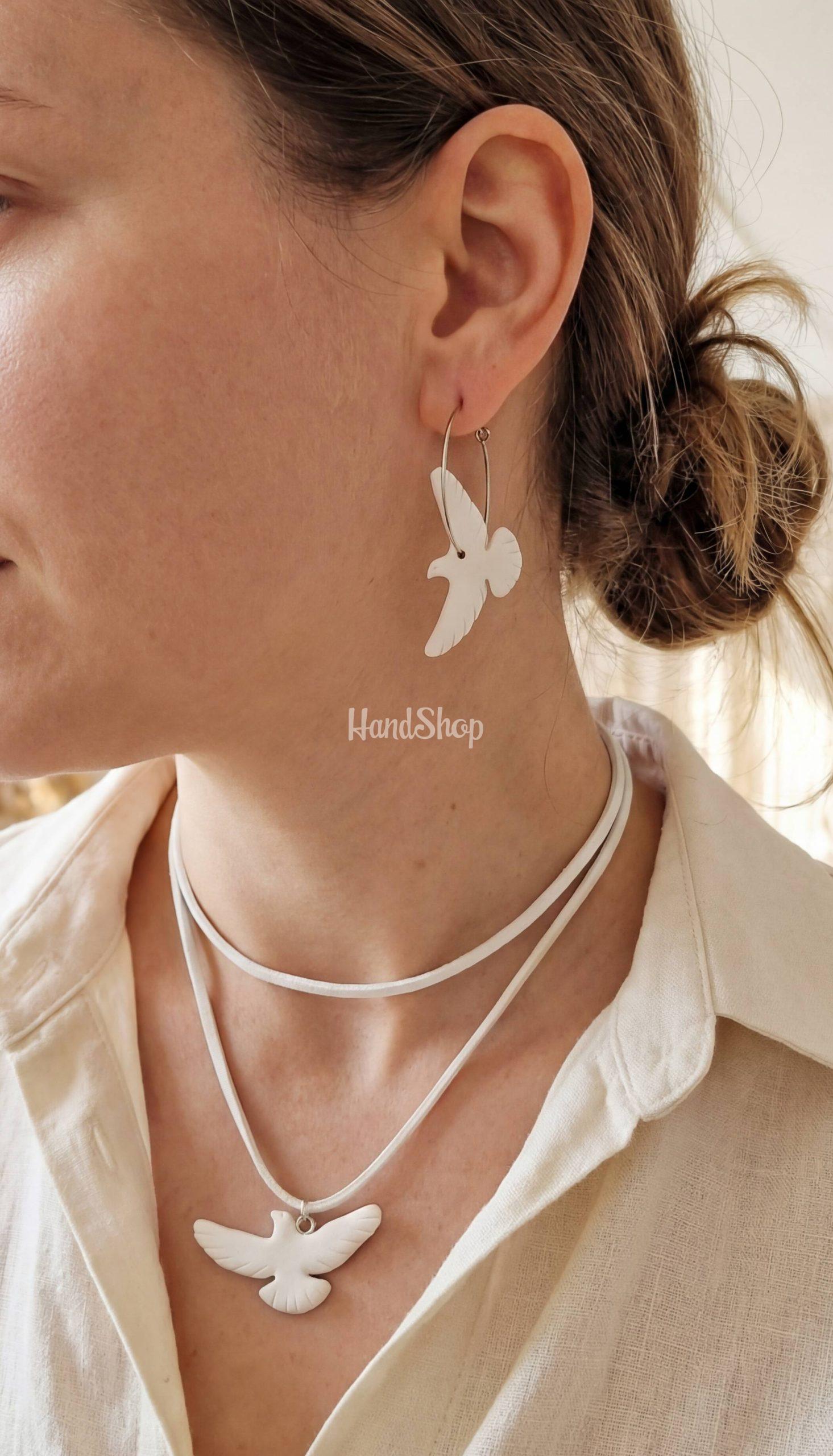 Набір прикрас сережки та кулон пташки голубки зі глини Набір прикрас сережки та кулон пташки голубки зі глини