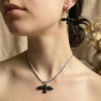 Набір прикрас чорні сережки та кулон голубки миру, глина