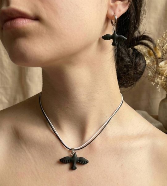 Набір прикрас чорні сережки та кулон голубки миру, глина