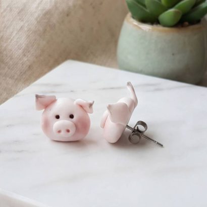 Новорічні жіночі сережки рожеві свинки глина 2026