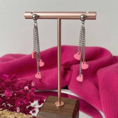 Стильні довгі сережки сердечка рожеві з глини на ланцюжку