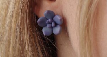 Сережки ручної роботи у формі сукулентів - витончені фіолетові квіти для жіночного образу на День Матері