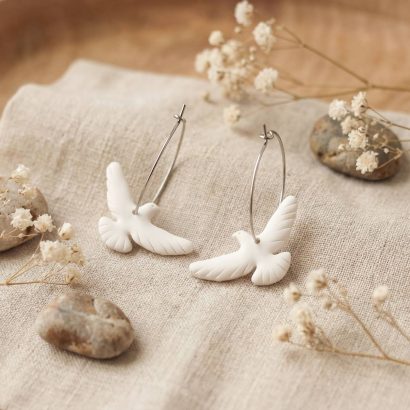 Сережки пташки білі голубки з полімерної глини кільця