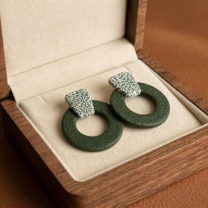 Жіночі зелені геометричні круглі сережки з полімерної глини