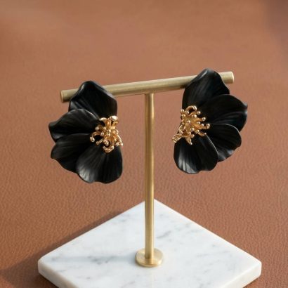 Стильні великі сережки чорна квітка половинки глина