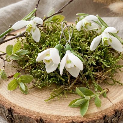 Жіночі сережки білі квіти підсніжники з полімерної глини