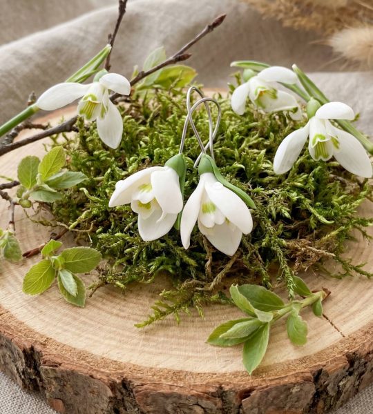 Жіночі сережки білі квіти підсніжники з полімерної глини