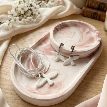 Набір прикрас сережки та кулон білі голубки глина