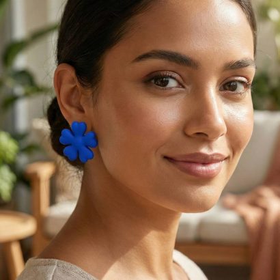 Жіночі авторські сережки об'ємні сині квіти глина