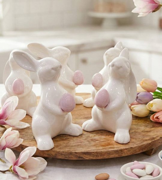 Білий порцеляновий зайчик з крашанкою Великдень, 1 шт