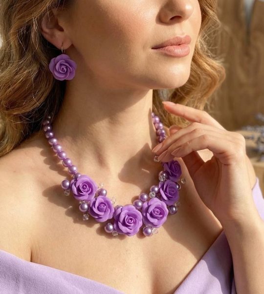 Комплект колье та сережки лілові троянди холодний фарфор