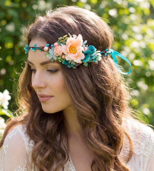 Вінок для волосся з великими декоративними квітами