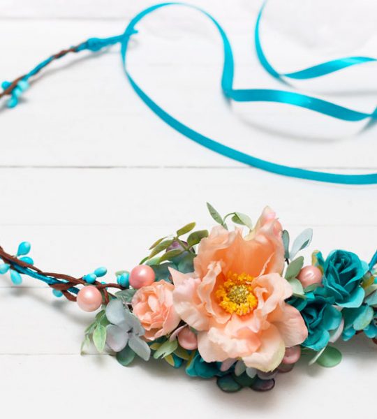 Венок для волос из искусственными цветами
