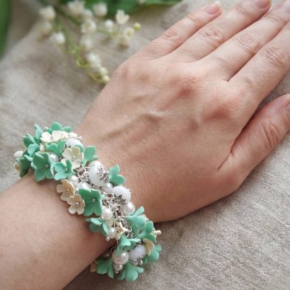 Квітковий браслет з пишною композицією полімерна глина