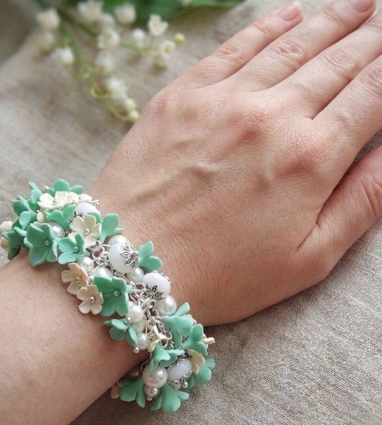 Квітковий браслет з пишною композицією полімерна глина