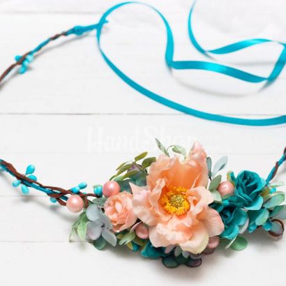 Вінок для волосся з великими декоративними квітами
