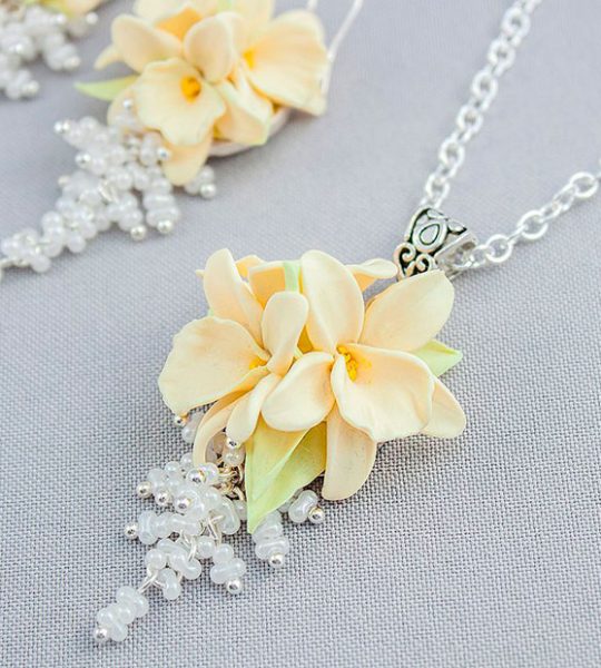 Украшения из глины кулон и серьги цветок ванили