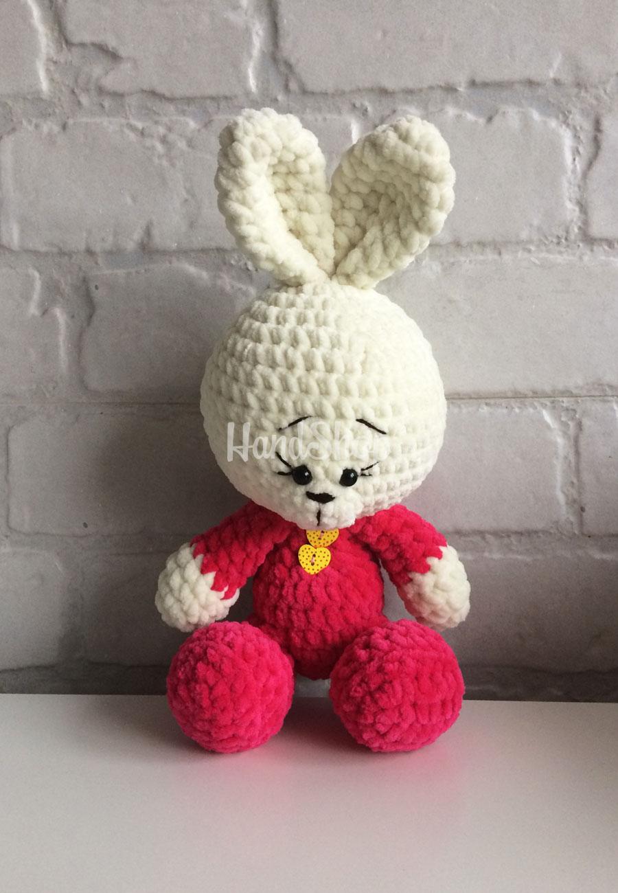 Вязанная игрушка зайка