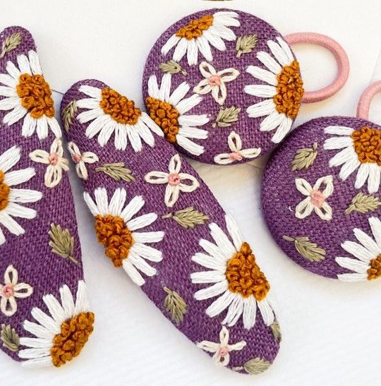 Заколки 2шт и резинки 2шт для волос вышивка ромашки