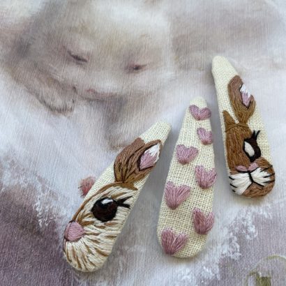 Дитячі заколки для волосся ручна вишивка зайка