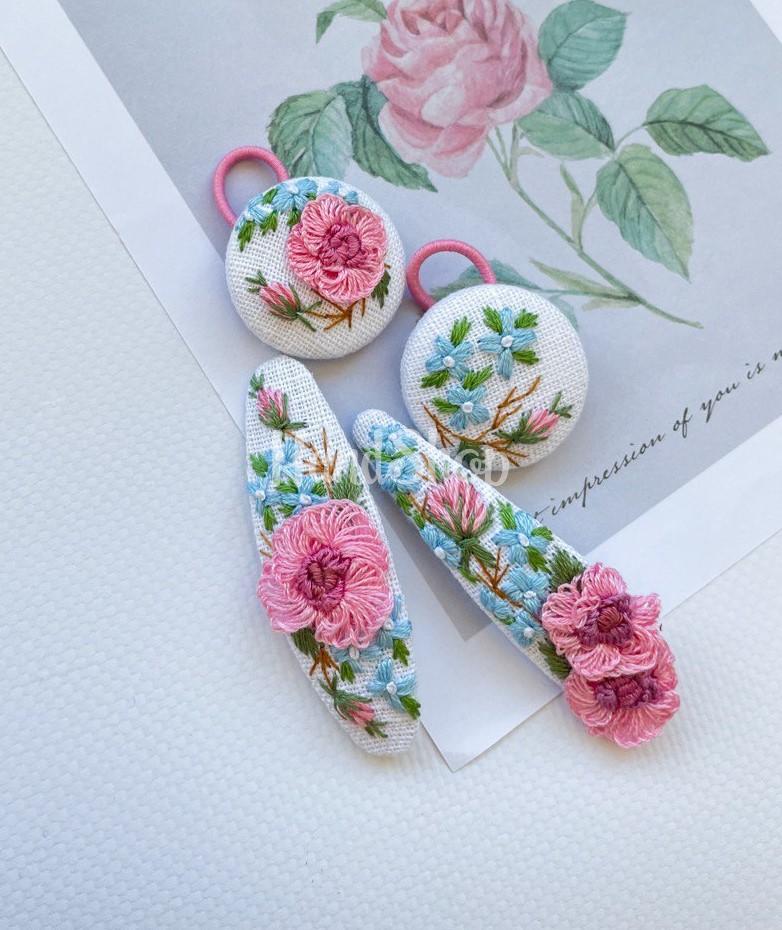 Заколки 2шт та резинки 2шт для волосся вишивка троянди Заколки 2шт та резинки 2шт для волосся вишивка троянди