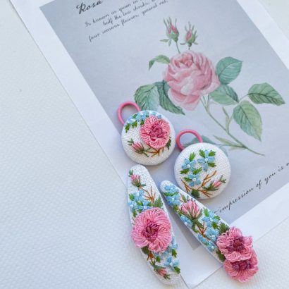 Заколки 2шт та резинки 2шт для волосся вишивка рожеві троянди