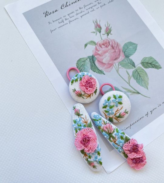 Заколки 2шт та резинки 2шт для волосся вишивка рожеві троянди