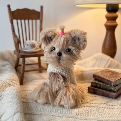 Авторська в'язана іграшка песик йоркширский терьер