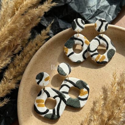 Геометричні круглі жіночі сережки з полімерної глини