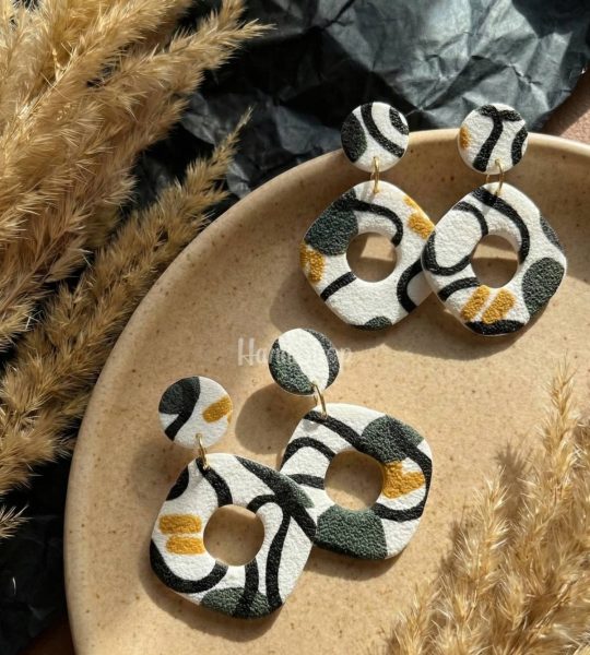 Геометричні круглі жіночі сережки з полімерної глини