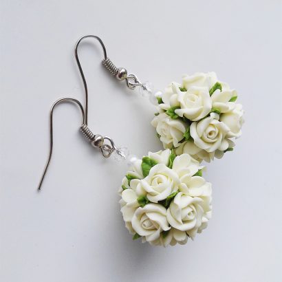Серьги и кулон белые розы глина