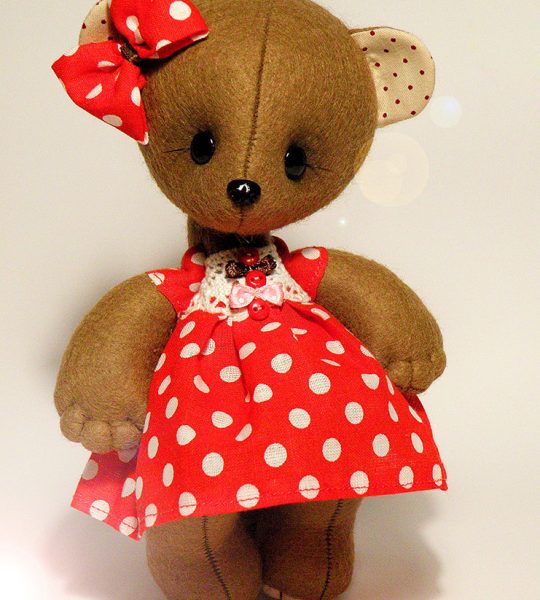Мягкая игрушка мишка в красном платье с бантом