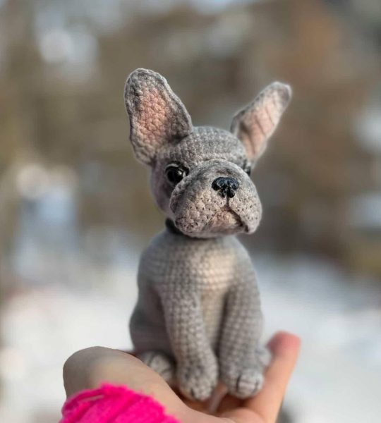 Авторська іграшка в’язаний пес сірий французький бульдог