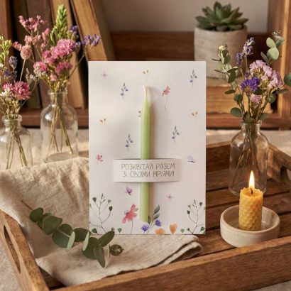Вітальна листівка квіти зі свічкою, сірником та чиркалом
